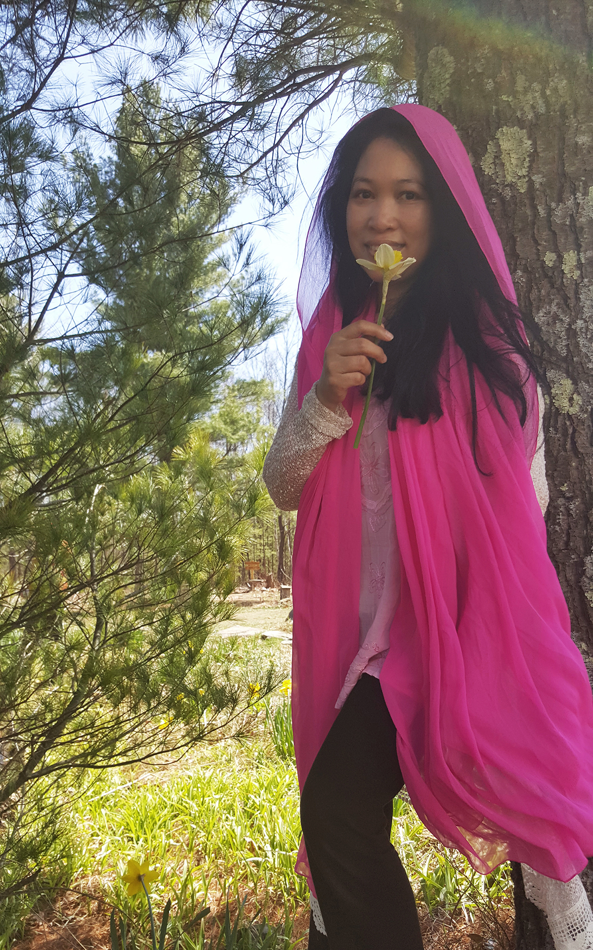 Jendhamuni holding flowersm